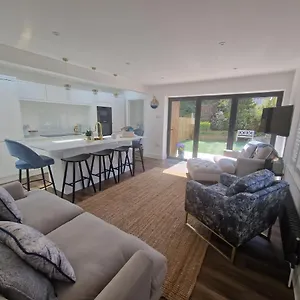  Apartment Seaside Apartment, Parking, Private Garden, Walking Distance To Southbourne United Kingdom