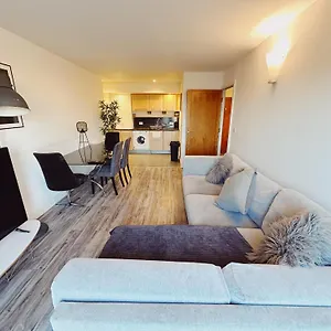 Apartment Centre - Sleeps 6 - Open Plan, Newcastle upon Tyne
