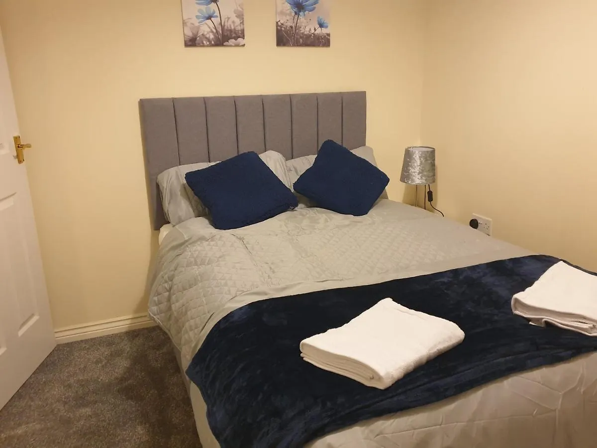 Cheerful 4 Bedroom Townhouse With Free Parking Newcastle upon Tyne