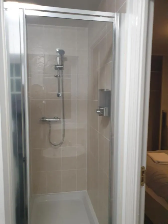 Cheerful 4 Bedroom Townhouse With Free Parking Newcastle upon Tyne