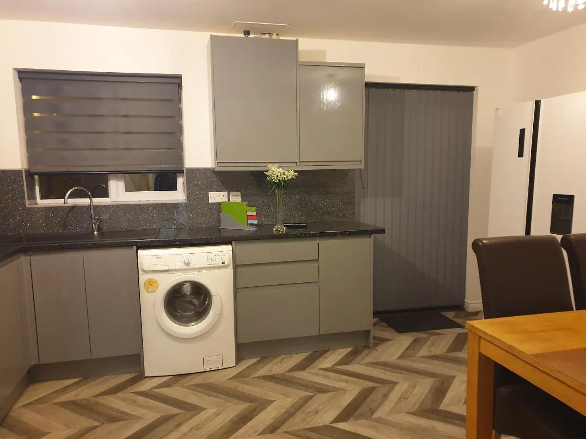Apartment Cheerful 4 Bedroom Townhouse With Free Parking Newcastle upon Tyne