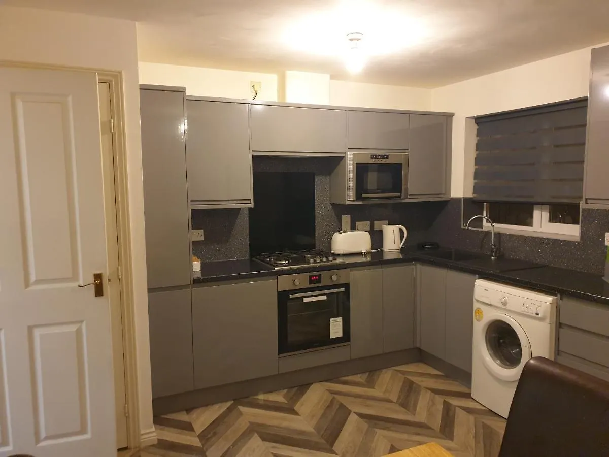 Cheerful 4 Bedroom Townhouse With Free Parking Newcastle upon Tyne