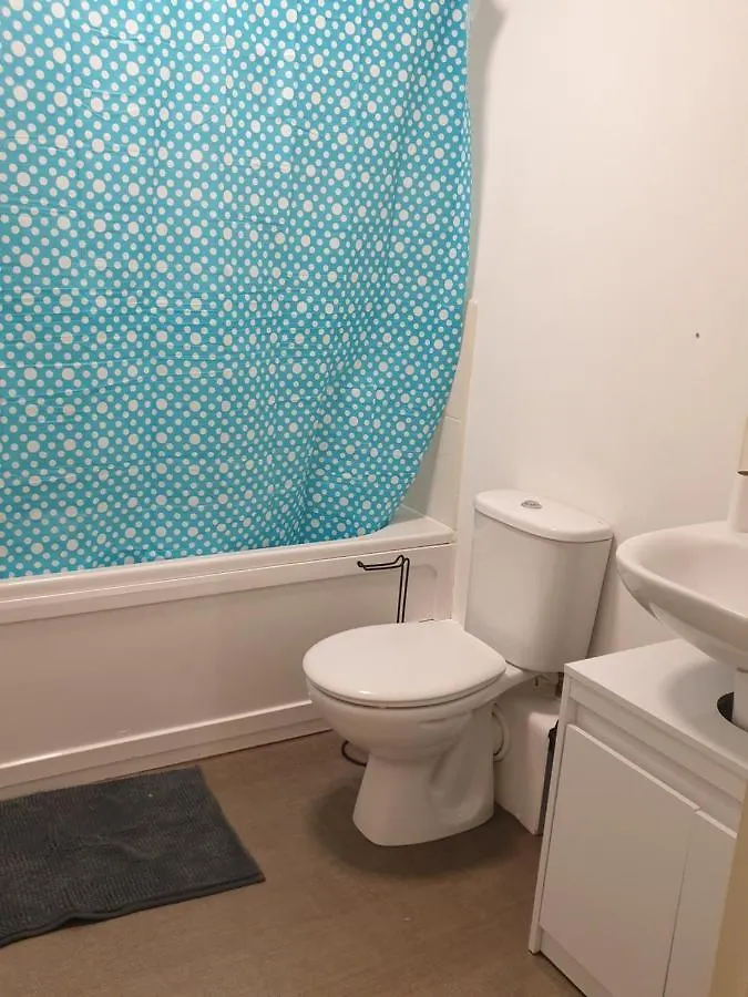 Cheerful 4 Bedroom Townhouse With Free Parking Newcastle upon Tyne