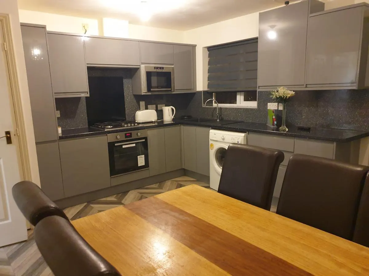 Apartment Cheerful 4 Bedroom Townhouse With Free Parking Newcastle upon Tyne United Kingdom