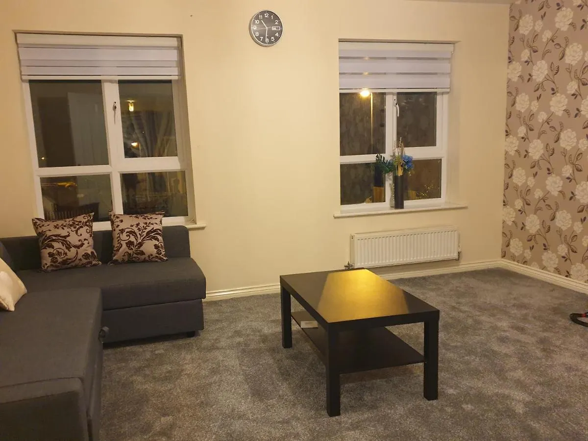 Cheerful 4 Bedroom Townhouse With Free Parking Newcastle upon Tyne Apartment
