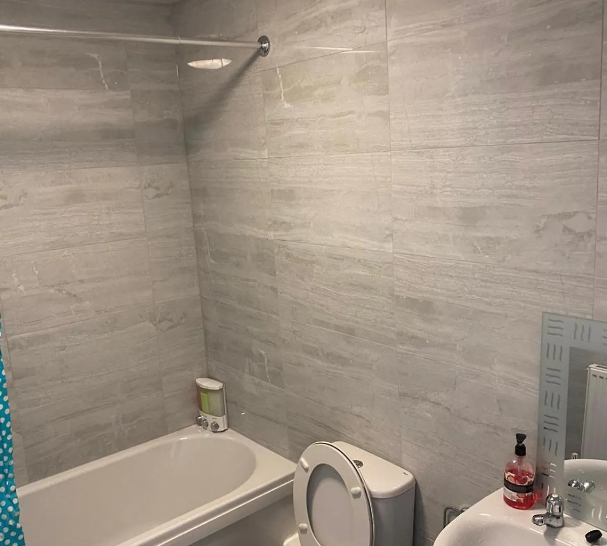 Cheerful 4 Bedroom Townhouse With Free Parking Newcastle upon Tyne