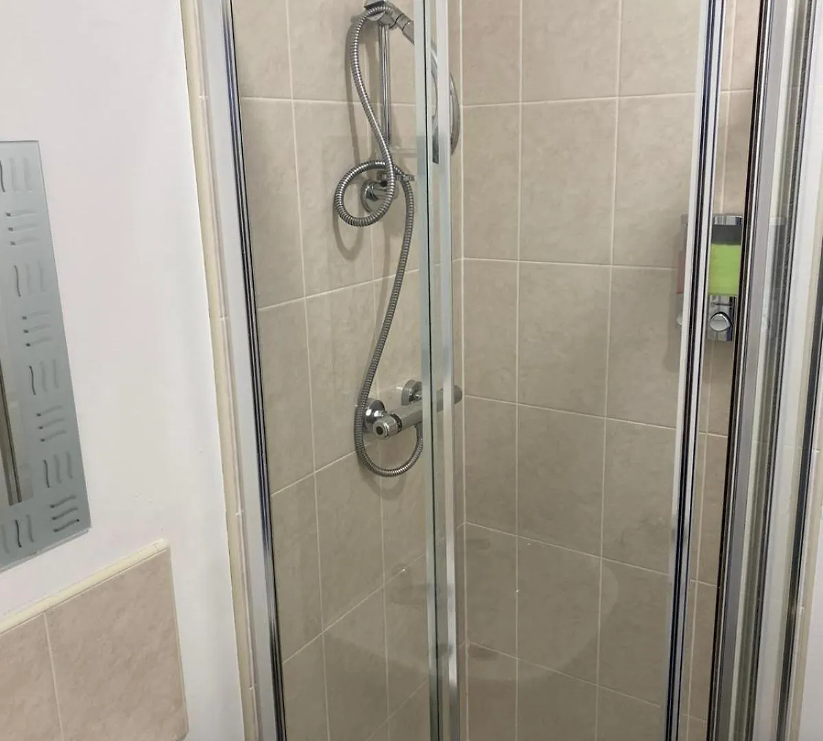 Apartment Cheerful 4 Bedroom Townhouse With Free Parking Newcastle upon Tyne United Kingdom
