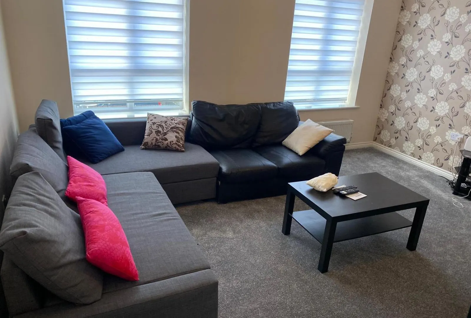 Cheerful 4 Bedroom Townhouse With Free Parking Newcastle upon Tyne Apartment